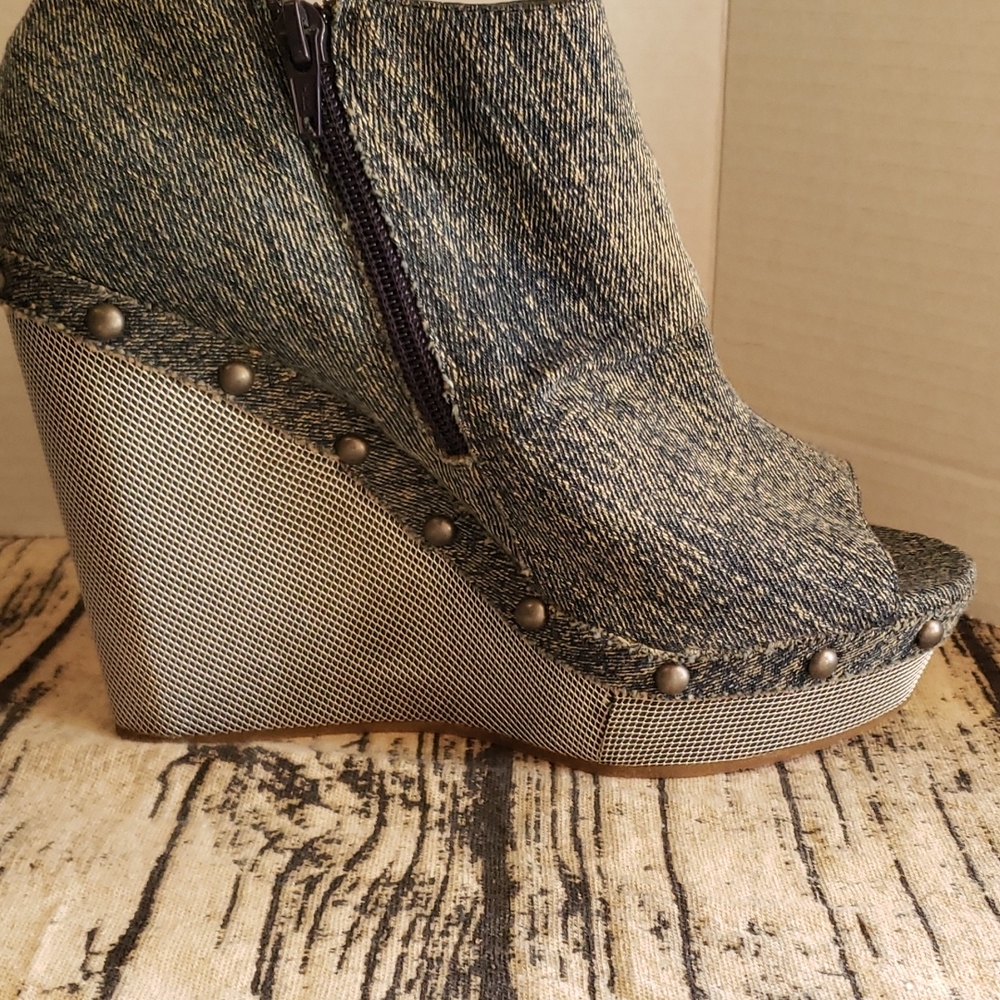 Calvin Klein platforms - Picture 3 of 6